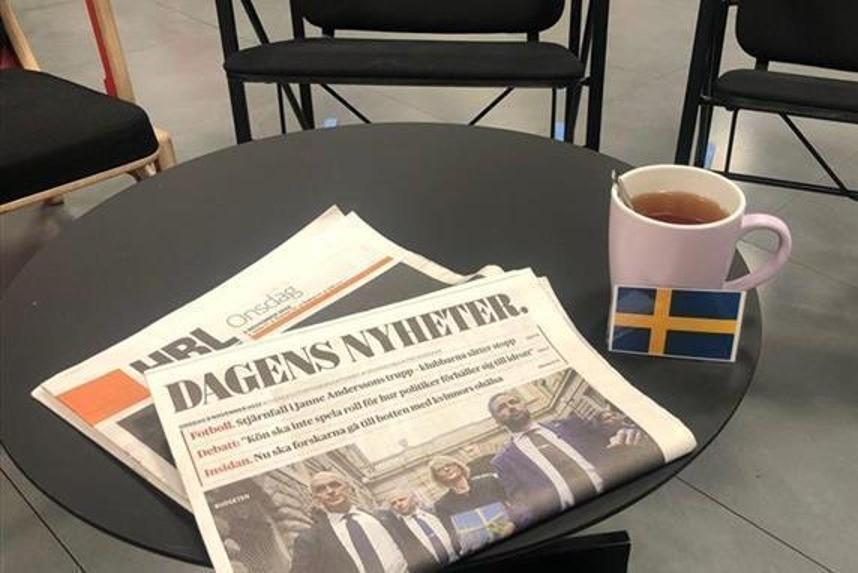 Dagens nyheter, Hufvudstadsbladet och en kopp te.