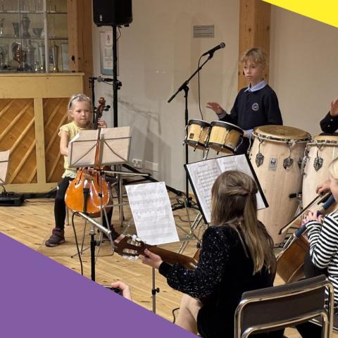Barn med olika instrument