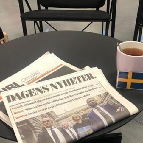 Dagens nyheter, Hufvudstadsbladet och en kopp te.